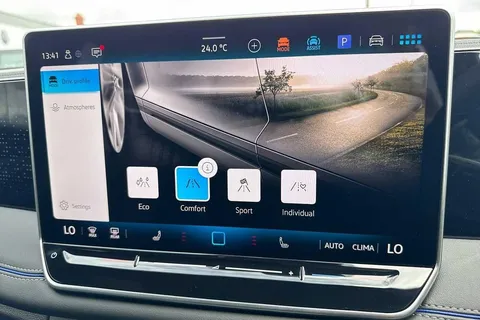 CY25ECD Volkswagen Tiguan 2.0 TDI R-Line 5dr DSG ⭐Winter pack with heated outer rear seats⭐ Thumbnail #47