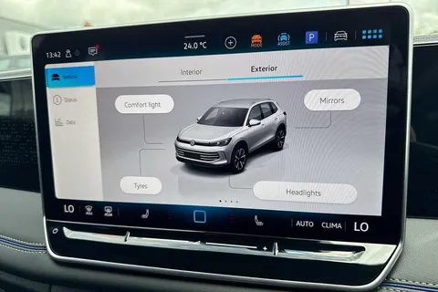 CY25ECD Volkswagen Tiguan 2.0 TDI R-Line 5dr DSG ⭐Winter pack with heated outer rear seats⭐ Thumbnail #52