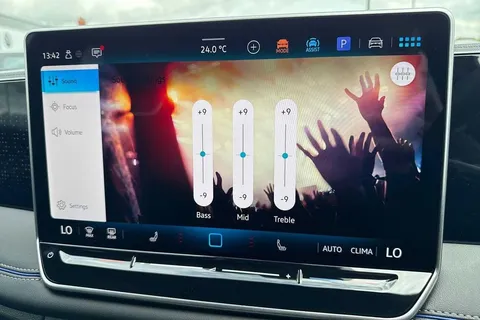 CY25ECD Volkswagen Tiguan 2.0 TDI R-Line 5dr DSG ⭐Winter pack with heated outer rear seats⭐ Thumbnail #54