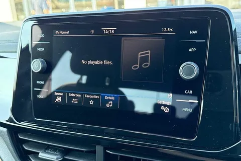 CX75KOB Volkswagen T-Roc 2.0 TDI 150 EVO R-Line 5dr DSG ⭐Black Design Pack⭐ Thumbnail #48