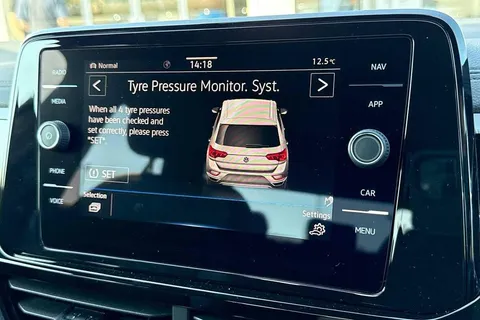 CX75KOB Volkswagen T-Roc 2.0 TDI 150 EVO R-Line 5dr DSG ⭐Black Design Pack⭐ Thumbnail #51