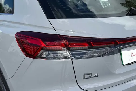 LR74WFH Audi Q4 e-tron 210kW 45 82kWh Sport 5dr Auto [Leather] Thumbnail #17