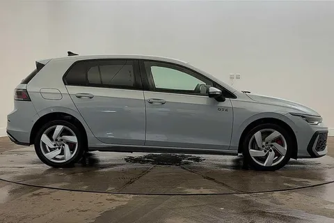 DC25WKY Volkswagen Golf 1.5 TSI 272 GTE eHybrid 5dr DSG Thumbnail #4