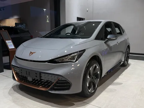  CUPRA Born e-Boost 59kWh V1 Auto 5dr Thumbnail #1