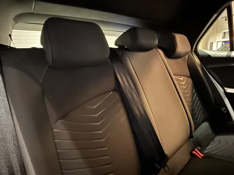  CUPRA Born e-Boost 59kWh V1 Auto 5dr Thumbnail #5