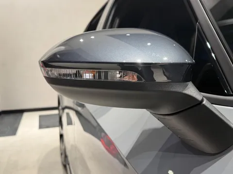  CUPRA Born e-Boost 59kWh V1 Auto 5dr Thumbnail #7