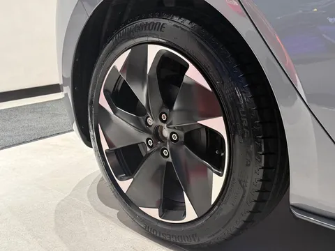  CUPRA Born e-Boost 59kWh V1 Auto 5dr Thumbnail #8