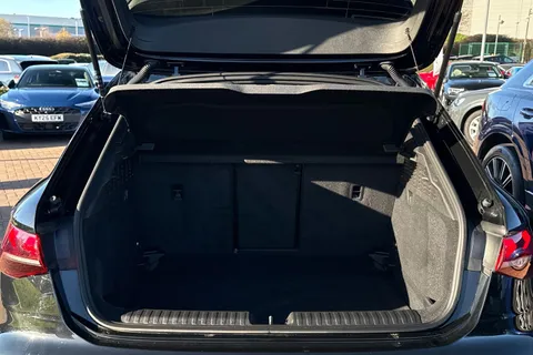 KY25CDU Audi A3 Black Edition 35 TFSI 150 PS S tronic Thumbnail #6