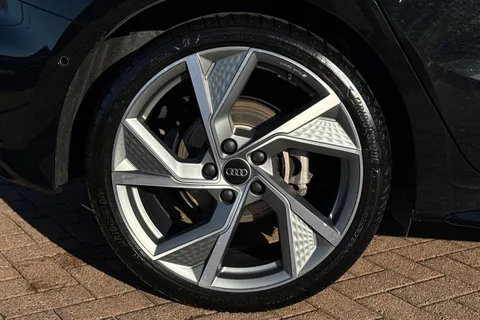 KY25CDU Audi A3 Black Edition 35 TFSI 150 PS S tronic Thumbnail #9