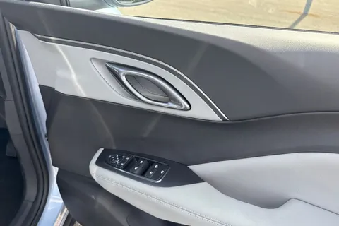 BYD Dolphin Surf 43.2kWh Boost Auto 5dr Thumbnail #18