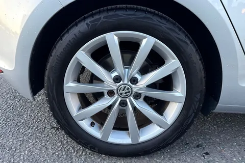 11 of 45 for Volkswagen Golf 2.0 TDI BlueMotion Tech GT DSG Euro 5 (s/s) 5dr