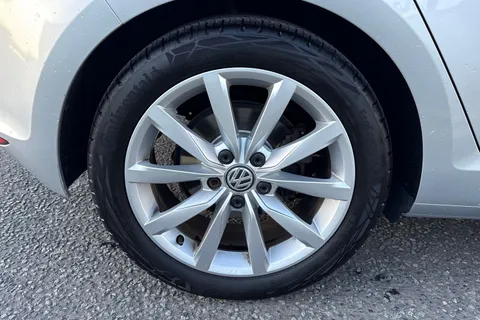 12 of 45 for Volkswagen Golf 2.0 TDI BlueMotion Tech GT DSG Euro 5 (s/s) 5dr