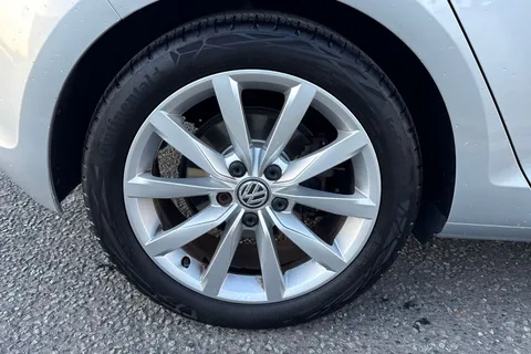 13 of 45 for Volkswagen Golf 2.0 TDI BlueMotion Tech GT DSG Euro 5 (s/s) 5dr