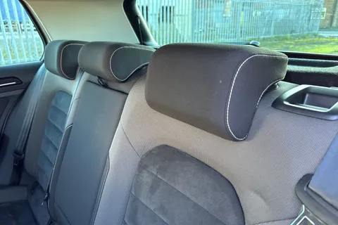 19 of 45 for Volkswagen Golf 2.0 TDI BlueMotion Tech GT DSG Euro 5 (s/s) 5dr