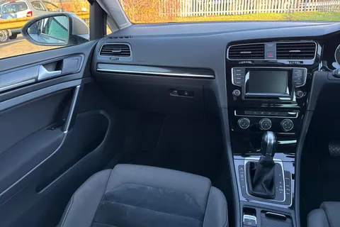 20 of 45 for Volkswagen Golf 2.0 TDI BlueMotion Tech GT DSG Euro 5 (s/s) 5dr