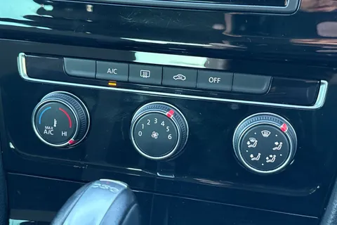 22 of 45 for Volkswagen Golf 2.0 TDI BlueMotion Tech GT DSG Euro 5 (s/s) 5dr