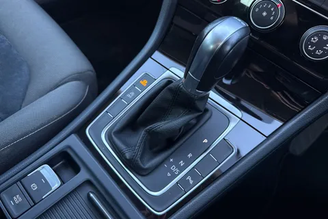 23 of 45 for Volkswagen Golf 2.0 TDI BlueMotion Tech GT DSG Euro 5 (s/s) 5dr