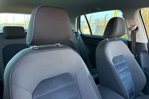 24 of 45 for Volkswagen Golf 2.0 TDI BlueMotion Tech GT DSG Euro 5 (s/s) 5dr