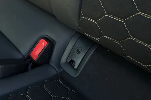 28 of 47 for Audi RS 4 Avant RS 4 Avant edition 25 years 470 PS tiptronic