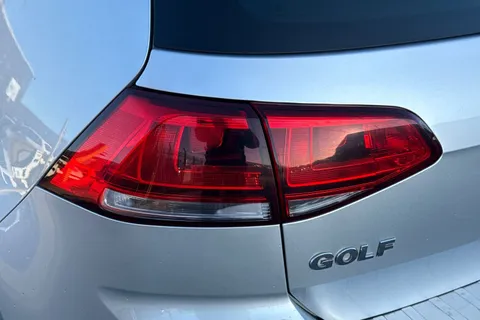 27 of 45 for Volkswagen Golf 2.0 TDI BlueMotion Tech GT DSG Euro 5 (s/s) 5dr