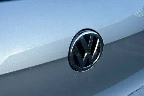 28 of 45 for Volkswagen Golf 2.0 TDI BlueMotion Tech GT DSG Euro 5 (s/s) 5dr