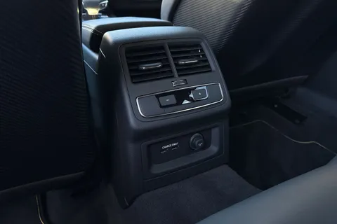 29 of 47 for Audi RS 4 Avant RS 4 Avant edition 25 years 470 PS tiptronic