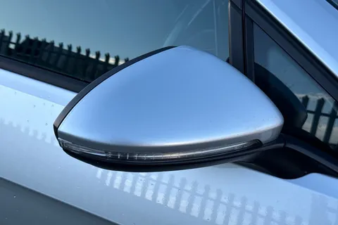 31 of 45 for Volkswagen Golf 2.0 TDI BlueMotion Tech GT DSG Euro 5 (s/s) 5dr