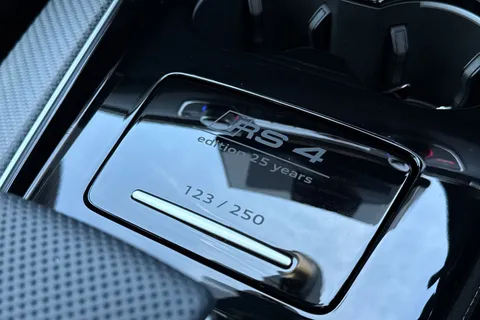 31 of 47 for Audi RS 4 Avant RS 4 Avant edition 25 years 470 PS tiptronic