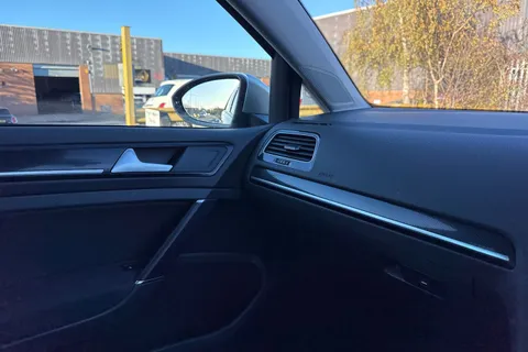 32 of 45 for Volkswagen Golf 2.0 TDI BlueMotion Tech GT DSG Euro 5 (s/s) 5dr