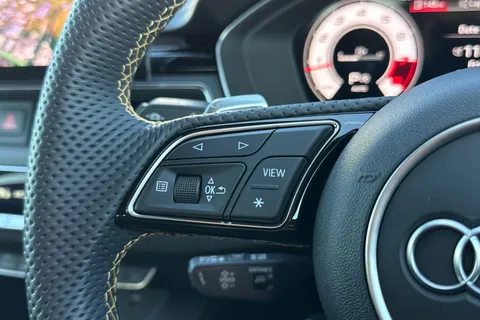 33 of 47 for Audi RS 4 Avant RS 4 Avant edition 25 years 470 PS tiptronic