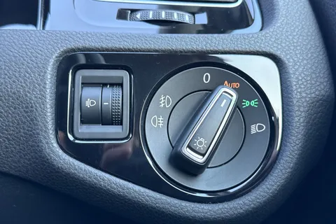 34 of 45 for Volkswagen Golf 2.0 TDI BlueMotion Tech GT DSG Euro 5 (s/s) 5dr