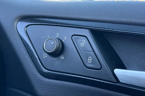 35 of 45 for Volkswagen Golf 2.0 TDI BlueMotion Tech GT DSG Euro 5 (s/s) 5dr