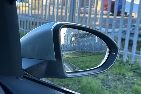 36 of 45 for Volkswagen Golf 2.0 TDI BlueMotion Tech GT DSG Euro 5 (s/s) 5dr