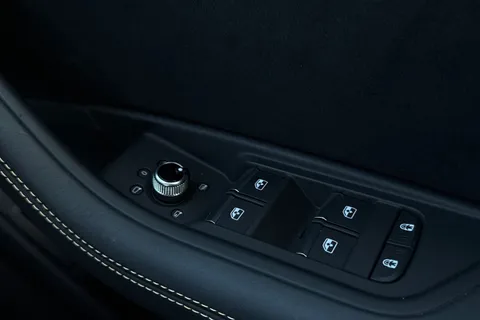 37 of 47 for Audi RS 4 Avant RS 4 Avant edition 25 years 470 PS tiptronic