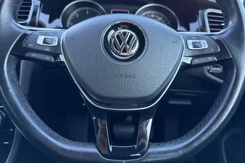 38 of 45 for Volkswagen Golf 2.0 TDI BlueMotion Tech GT DSG Euro 5 (s/s) 5dr