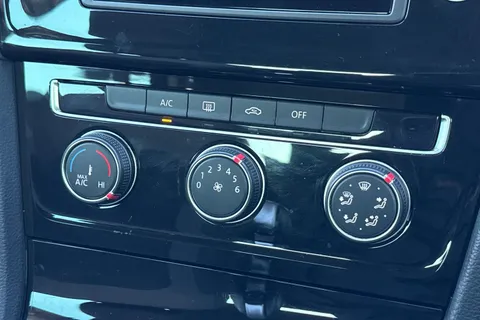 39 of 45 for Volkswagen Golf 2.0 TDI BlueMotion Tech GT DSG Euro 5 (s/s) 5dr