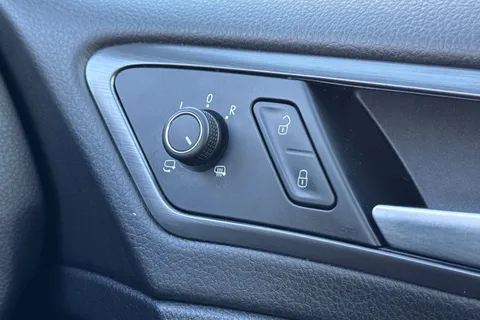 32 of 42 for Volkswagen Golf 1.0 TSI SE Euro 6 (s/s) 5dr