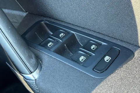 33 of 42 for Volkswagen Golf 1.0 TSI SE Euro 6 (s/s) 5dr