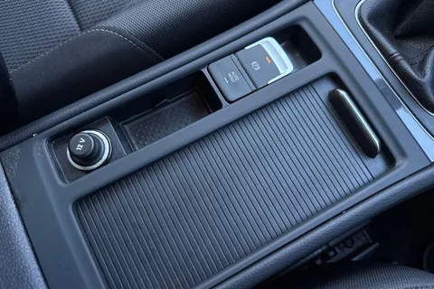 37 of 42 for Volkswagen Golf 1.0 TSI SE Euro 6 (s/s) 5dr