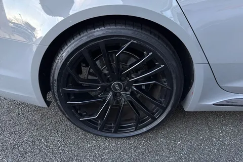 11 of 67 for Audi RS 4 Avant RS 4 Avant Carbon Black 450 PS tiptronic