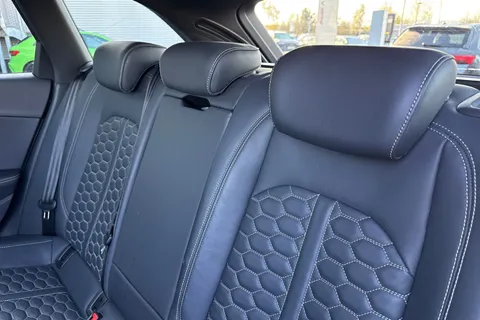 19 of 67 for Audi RS 4 Avant RS 4 Avant Carbon Black 450 PS tiptronic