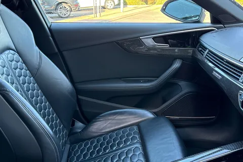 20 of 67 for Audi RS 4 Avant RS 4 Avant Carbon Black 450 PS tiptronic