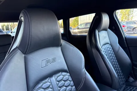 24 of 67 for Audi RS 4 Avant RS 4 Avant Carbon Black 450 PS tiptronic