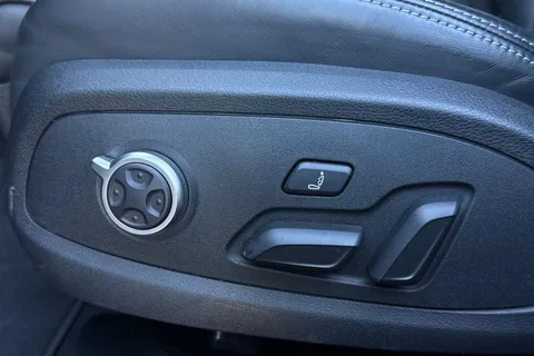 44 of 67 for Audi RS 4 Avant RS 4 Avant Carbon Black 450 PS tiptronic