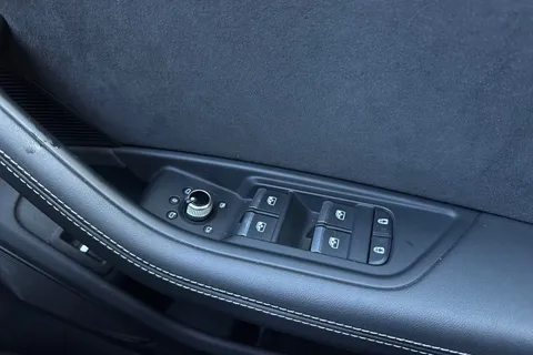 49 of 67 for Audi RS 4 Avant RS 4 Avant Carbon Black 450 PS tiptronic