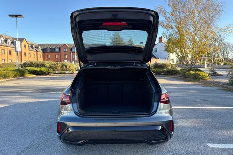 KO74HGA Audi A3 Black Edition 35 TFSI 150 PS S tronic Thumbnail #40