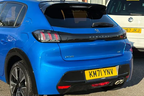 8 of 47 for PEUGEOT 208 1.2 PureTech GT EAT Euro 6 (s/s) 5dr