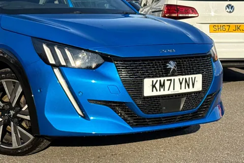 9 of 47 for PEUGEOT 208 1.2 PureTech GT EAT Euro 6 (s/s) 5dr