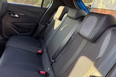 19 of 47 for PEUGEOT 208 1.2 PureTech GT EAT Euro 6 (s/s) 5dr