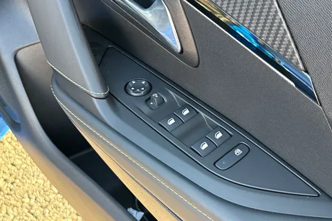 21 of 47 for PEUGEOT 208 1.2 PureTech GT EAT Euro 6 (s/s) 5dr